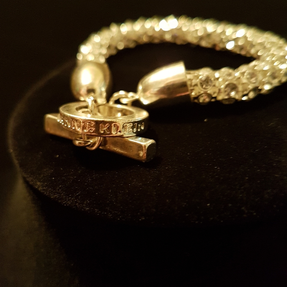 Bracelet - Picture 1 of 7